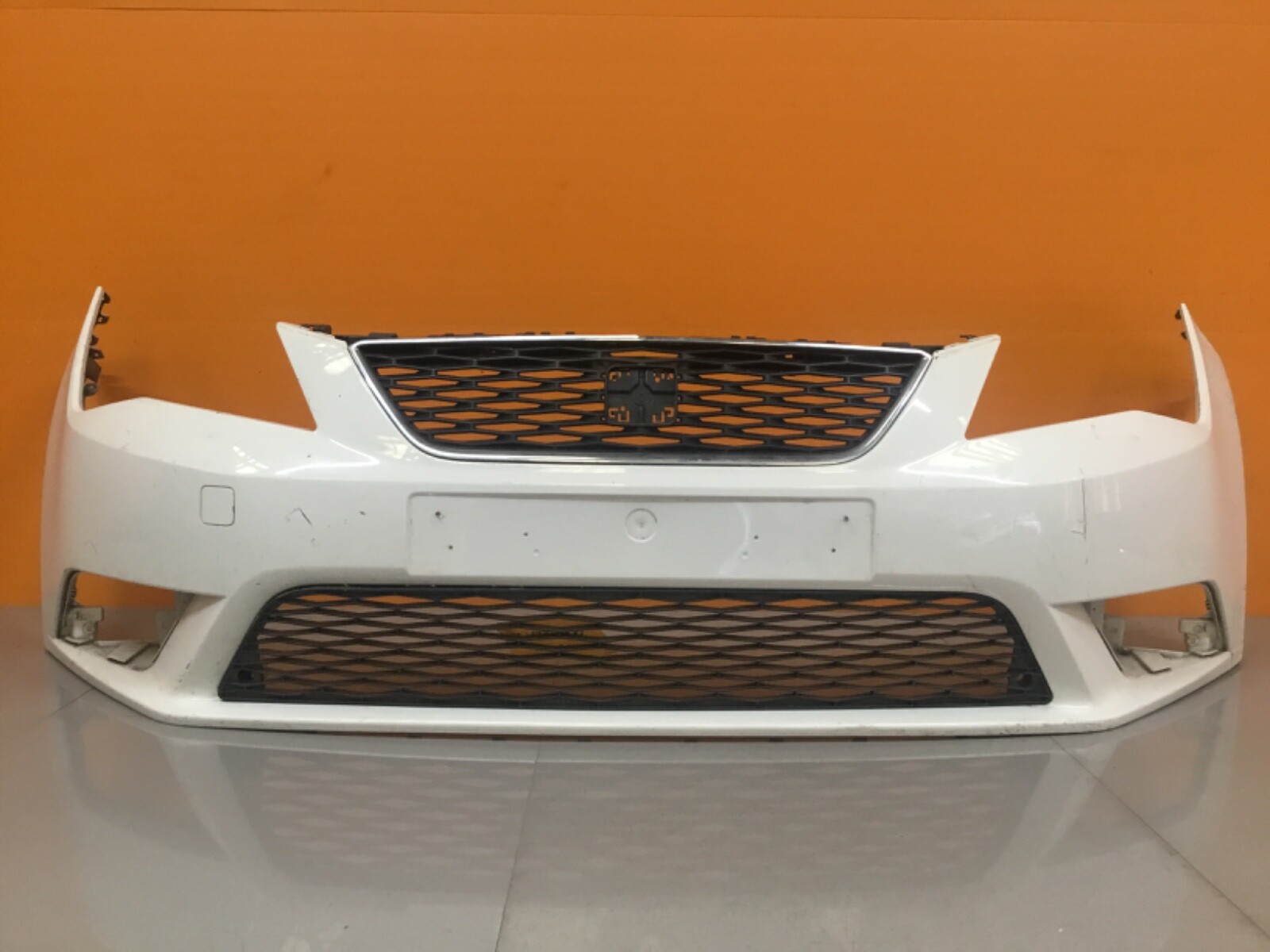 +Seat Leon Se mk3 2013-15 Genuine front bumper each - Image 6