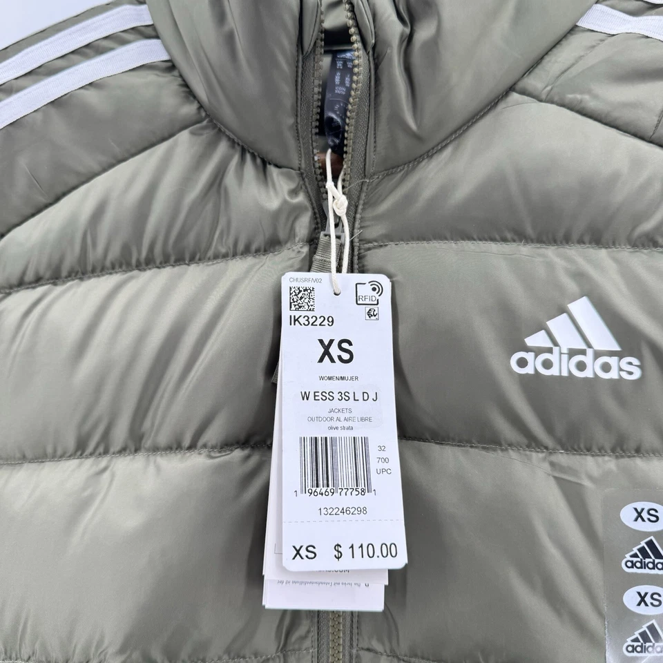 Chaqueta de plumón ligera Adidas Essential de 3 rayas oliva/blanco para mujer (IK3229) talla XS Foto 3 de 4