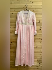 VNTG Val Mode Medium Lacey Robe Nightgown Set Coquette Princess Girly Regency