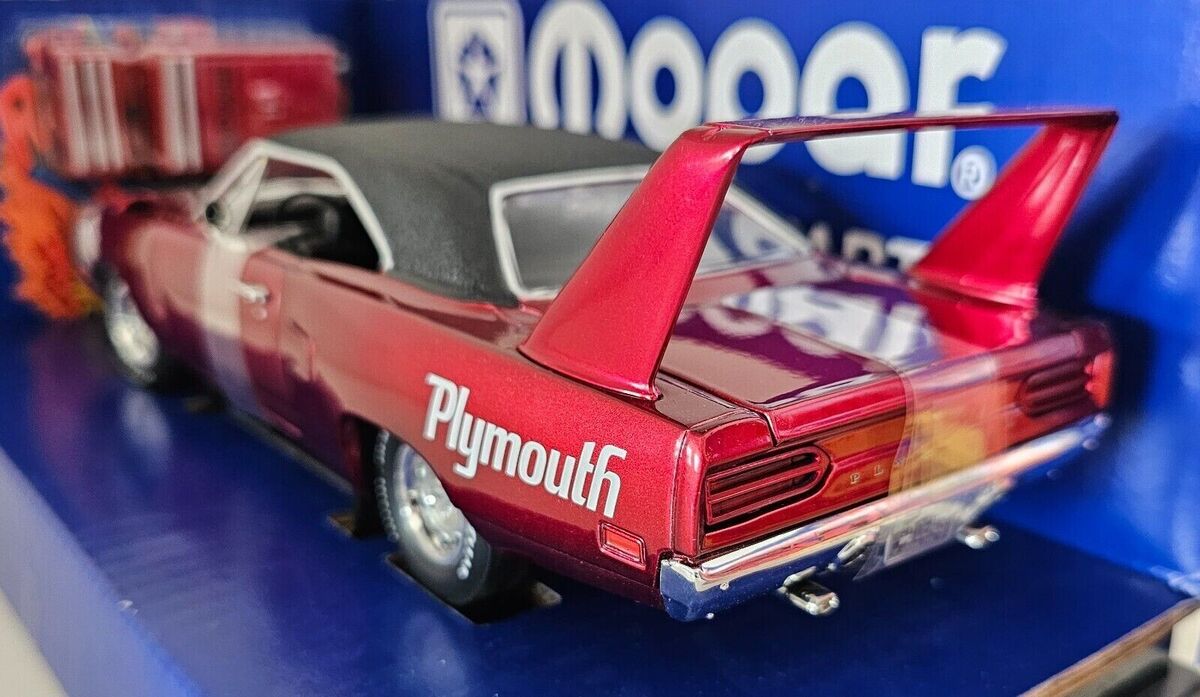 1/18 ( IB ) 1970 Plymouth Superbird , candy apple red , 1 of 500 , in the box , 1/18 ( IB ) 1970 Plymouth Superbird , candy apple red , 1 of 500 , in the box ,