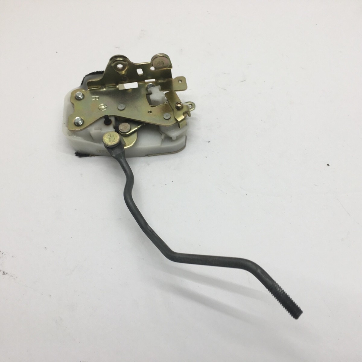 1997 - 2001 Honda CRV Trunk Latch Lower OEM 74815-S10-013 74815