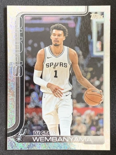 Victor Wembanyama 2025-26 Topps Flagship Holo Foil Base #195