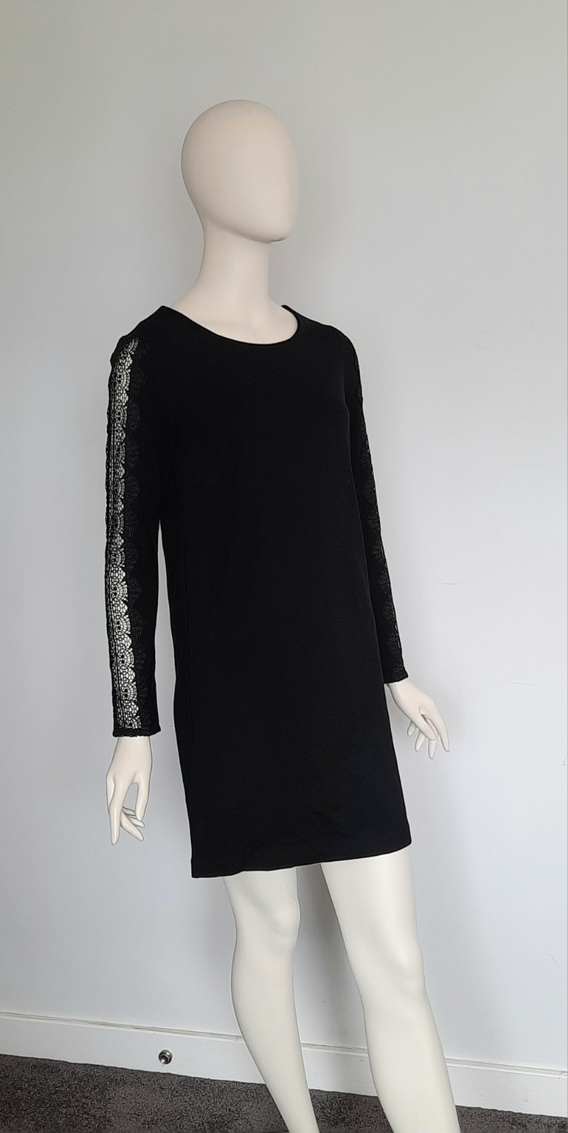 Tahari Size XS Black Jeresy Stretch Long Sleeve Shift Dress Lace Accent