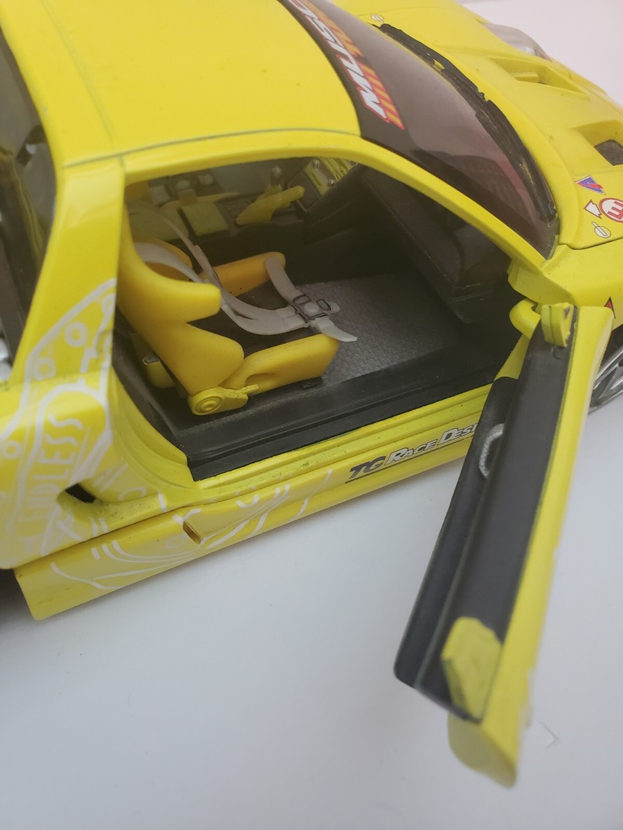 Muscle Machines 1:18 Scale Die-cast Car 2003 Acura NSX