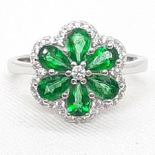 World Class 1.60ctw Green Topaz & White Sapphire 925 Sterling Silver Ring Size 7