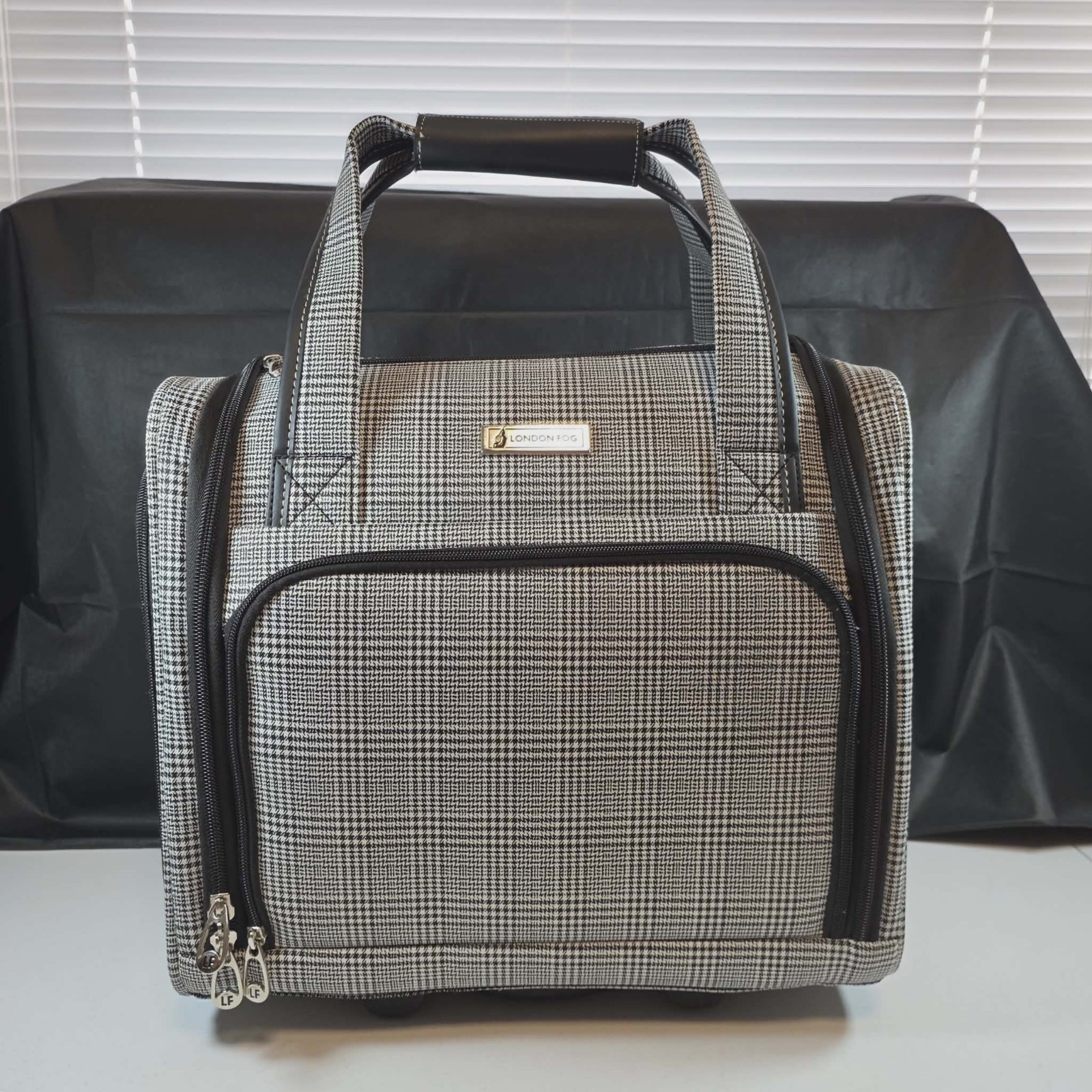 LONDON FOG SHEFFIELD CARRY ON ROLLER BAG SMALL SUITCASE UNDE