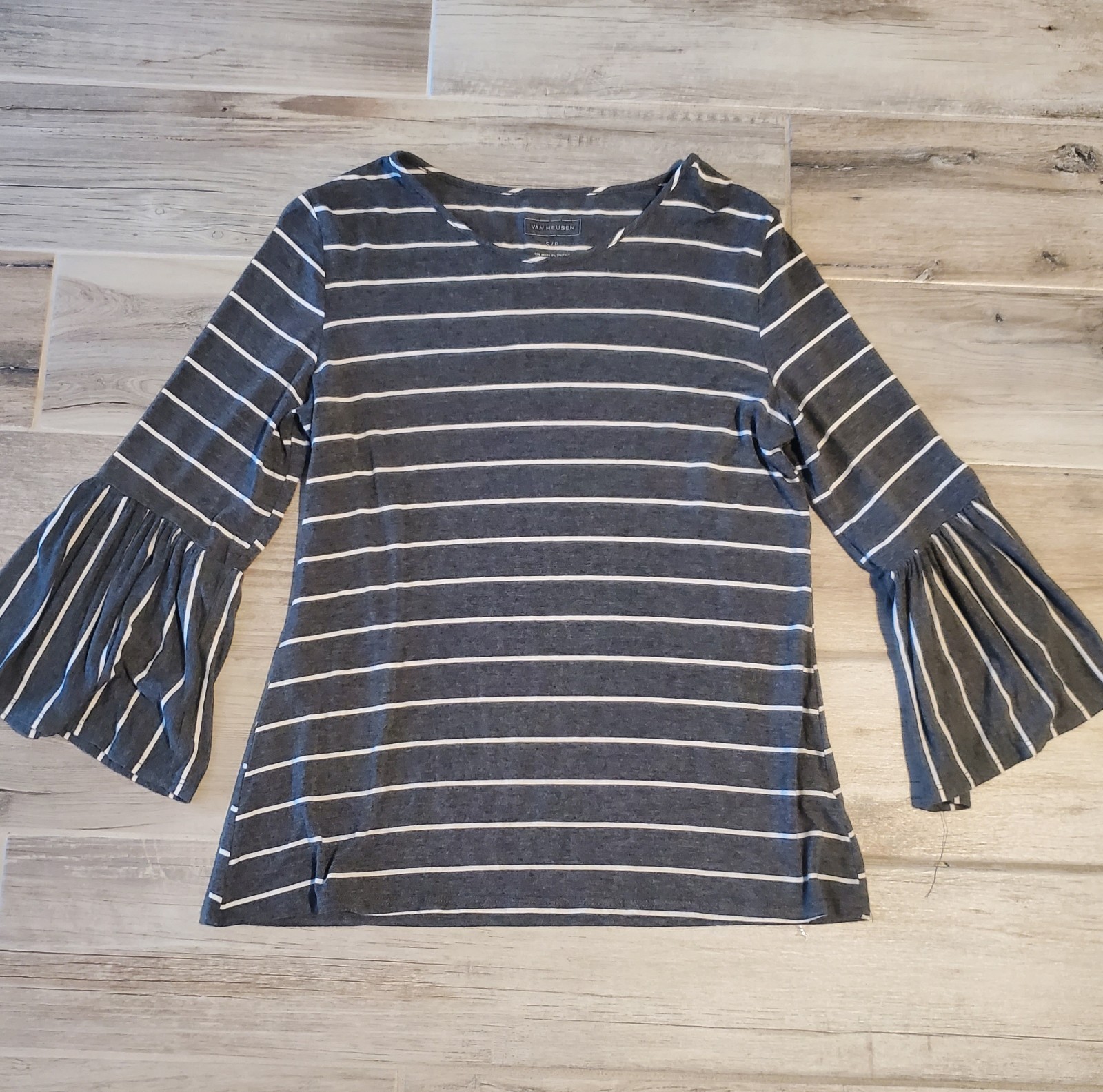 Van Heusen Women’s 3/4 Ruffled Bell Sleeve Striped Knit Top Small Gray White USA