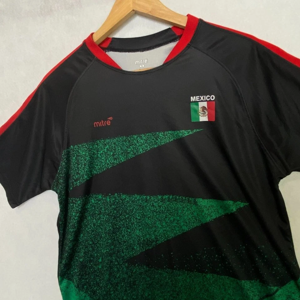 Camiseta de fútbol de México para hombre talla mediana negra verde gráfica mitra corta mexicana Foto 2 de 4