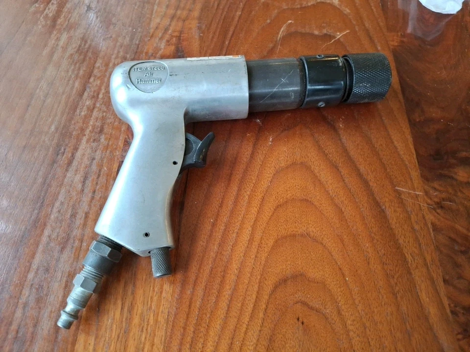 Martillo neumático central 90 psi modelo 47868 Foto 2 de 4