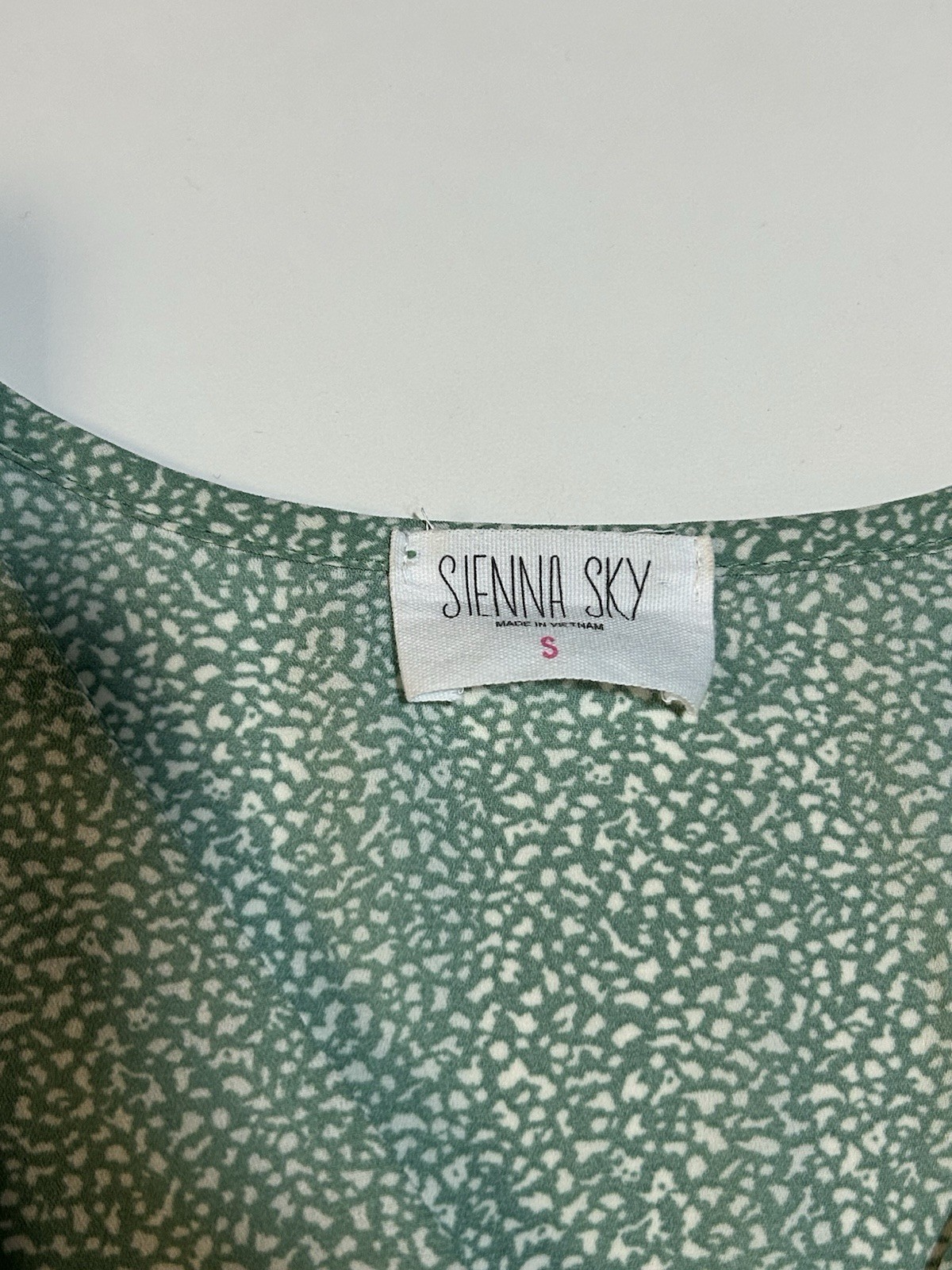 Sienna Sky Green V-Neck Short Sleeve Peplum Blouse Top Women’s Size S