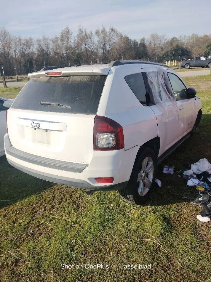 BLK LEFT FRONT DOOR TRIM PANEL 2012 JEEP COMPASS - Image 3 of 4