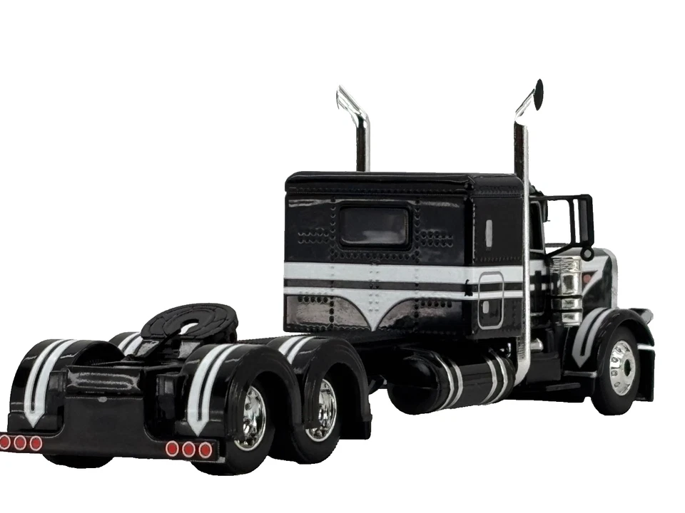 1/64 DCP BLACK/WHITE PETERBILT 389 W/ 48" FLAT TOP SLEEPER - Image 2 of 4