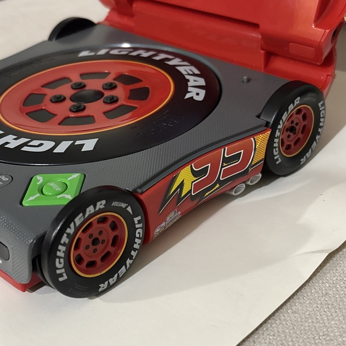 Disney Pixar Cars Lightning McQueen Portable DVD Player C7100PD