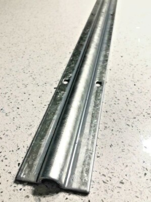 Schraubschiebetor Bodenschiene, 1m Länge für alle Räder mit 20 mm Durchmesser 