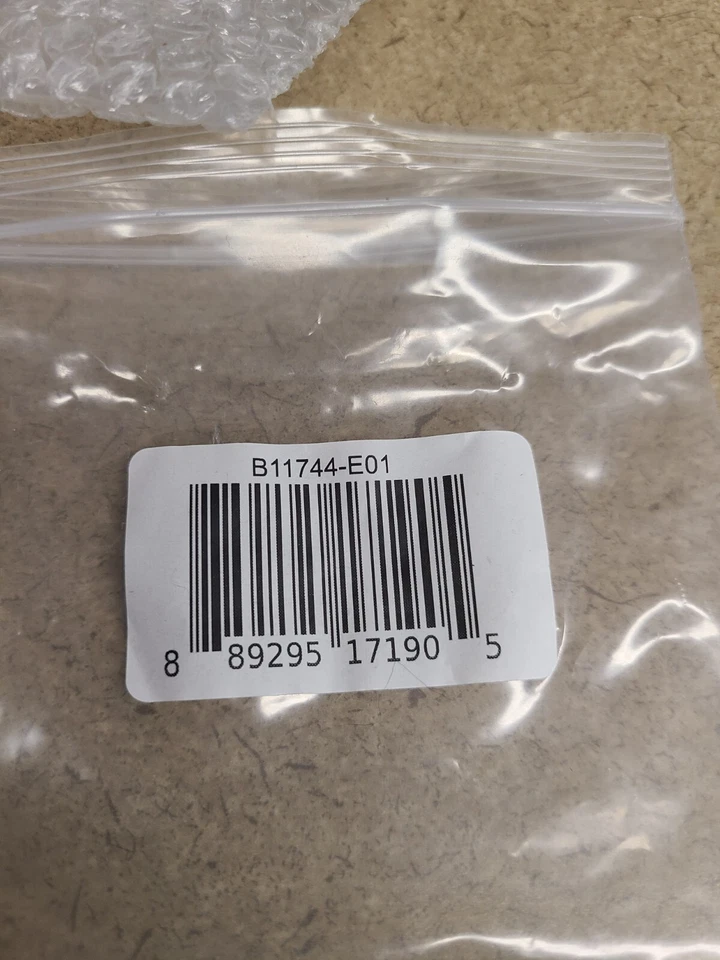 Pendientes colgantes corazón multicolor Betsey Johnson, cobre/multi Foto 4 de 4