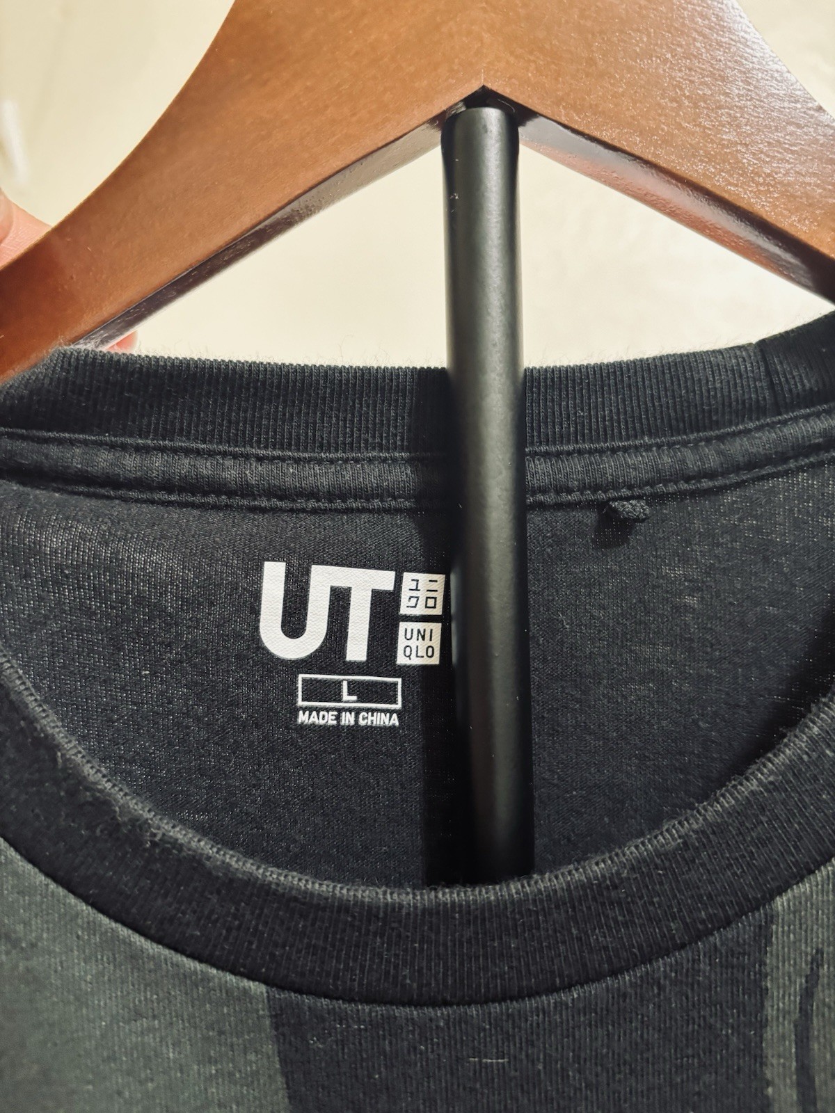 Uniqlo Men's UT X Disney Mickey Mouse T-Shirt Black Size L thumbnail 6