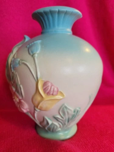 Vintage 1949 Hull Pottery Bow Knot Vase #B-4- 6.5"  USA