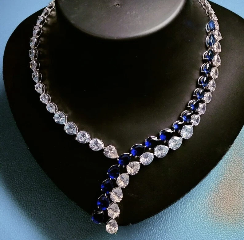 Collar de tenis para mujer de zafiro creado en laboratorio corte pera de 30 quilates enchapado en oro blanco de 14 k Foto 2 de 4