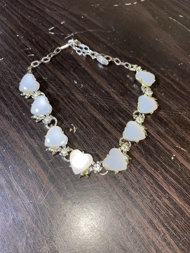 Vintage Moonray / Moonglow Creamy White Lucite Heart Choker Necklace 16 Inch - Image 2 of 4