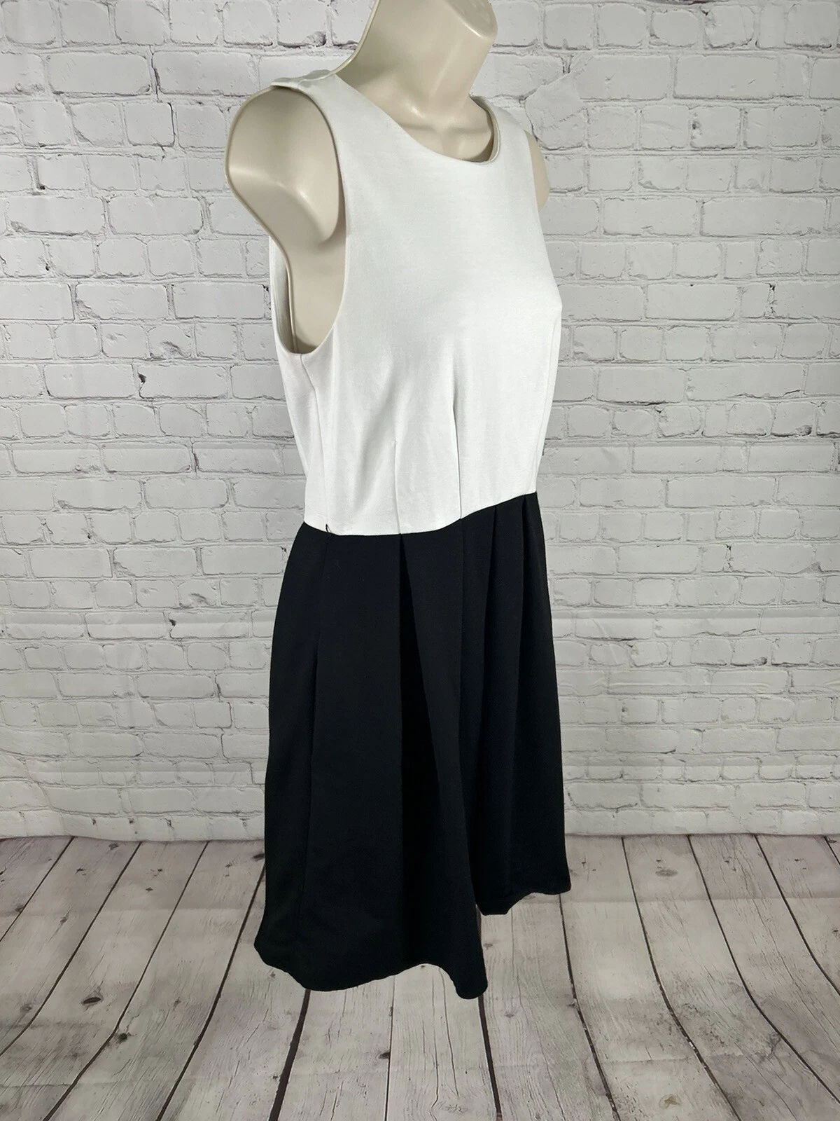 Abito Kate Spade nero bianco schiena zip senza maniche aderente e svasato con tasche S