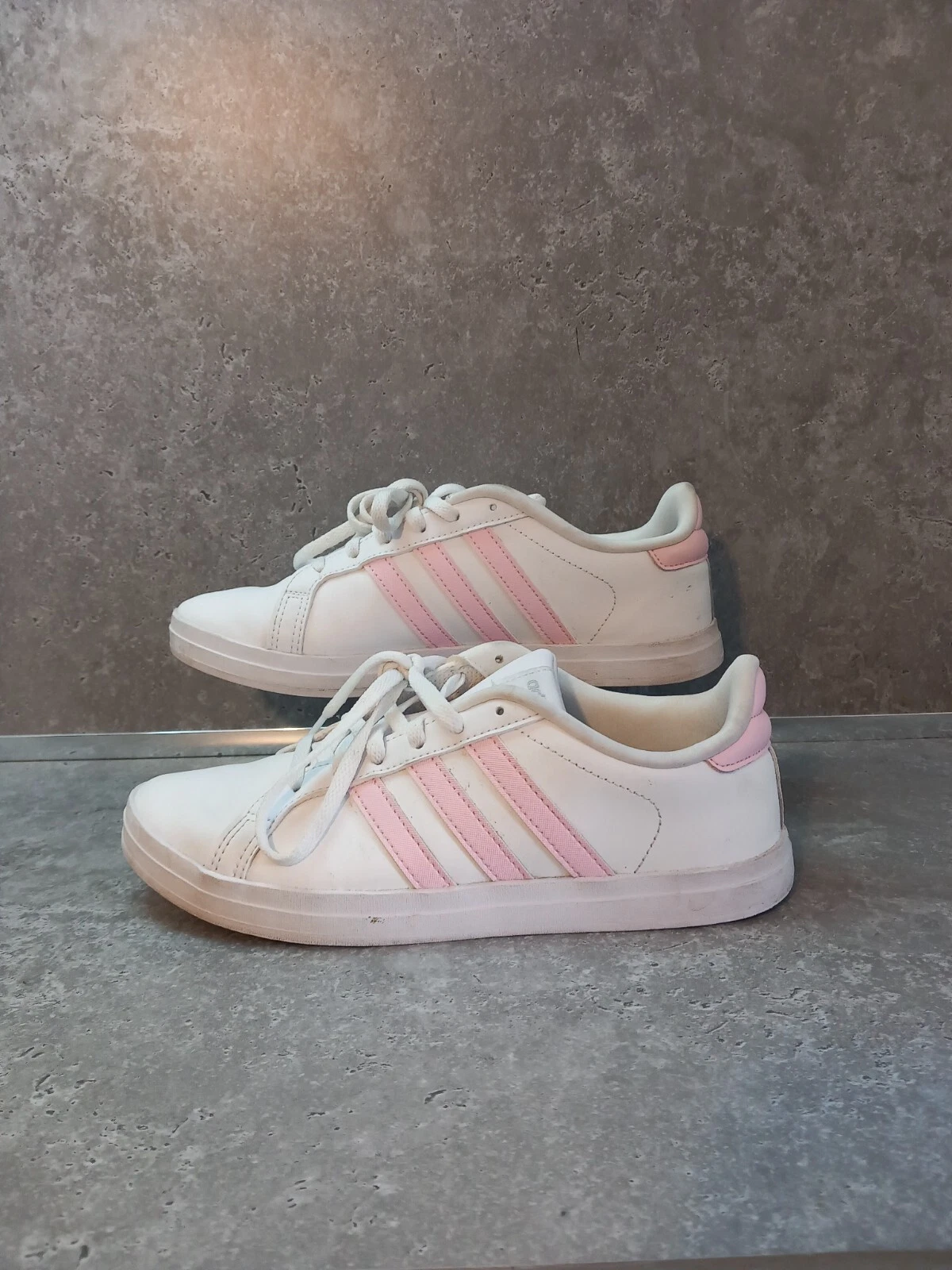 Scarpe da ginnastica Adidas bianche e rosa corte basse stringate casual taglia UK 5 5