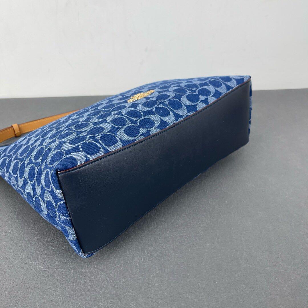 COACH Laurel Shoulder Bag Signature Denim Denim/Natural CY702