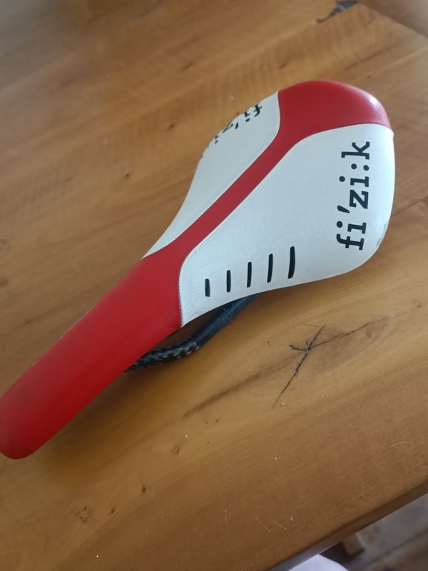 Fizik Antares R3 saddle. Carbon road saddle. 165gramme. Used. Good.