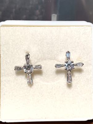 NEW LISTING* 5 STONE BAGUETTE/ROUND CUBIC ZIRCONIA PETITE CROSS EARRINGS. s-NEW