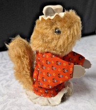 Fisher Price 960 Woodsey Squirrel Mama Mom Finger Puppet Squeaks Vintage 1979