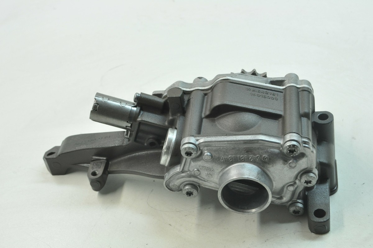 MERCEDES W222 S350 BlueTEC 2017 Engine Oil Pump a64218115015000  
