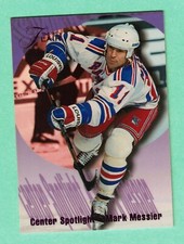(1) MARK MESSIER 1994-95 FLAIR # 8 CENTER SPOTLIGHT INSERT  CARD (I5918)