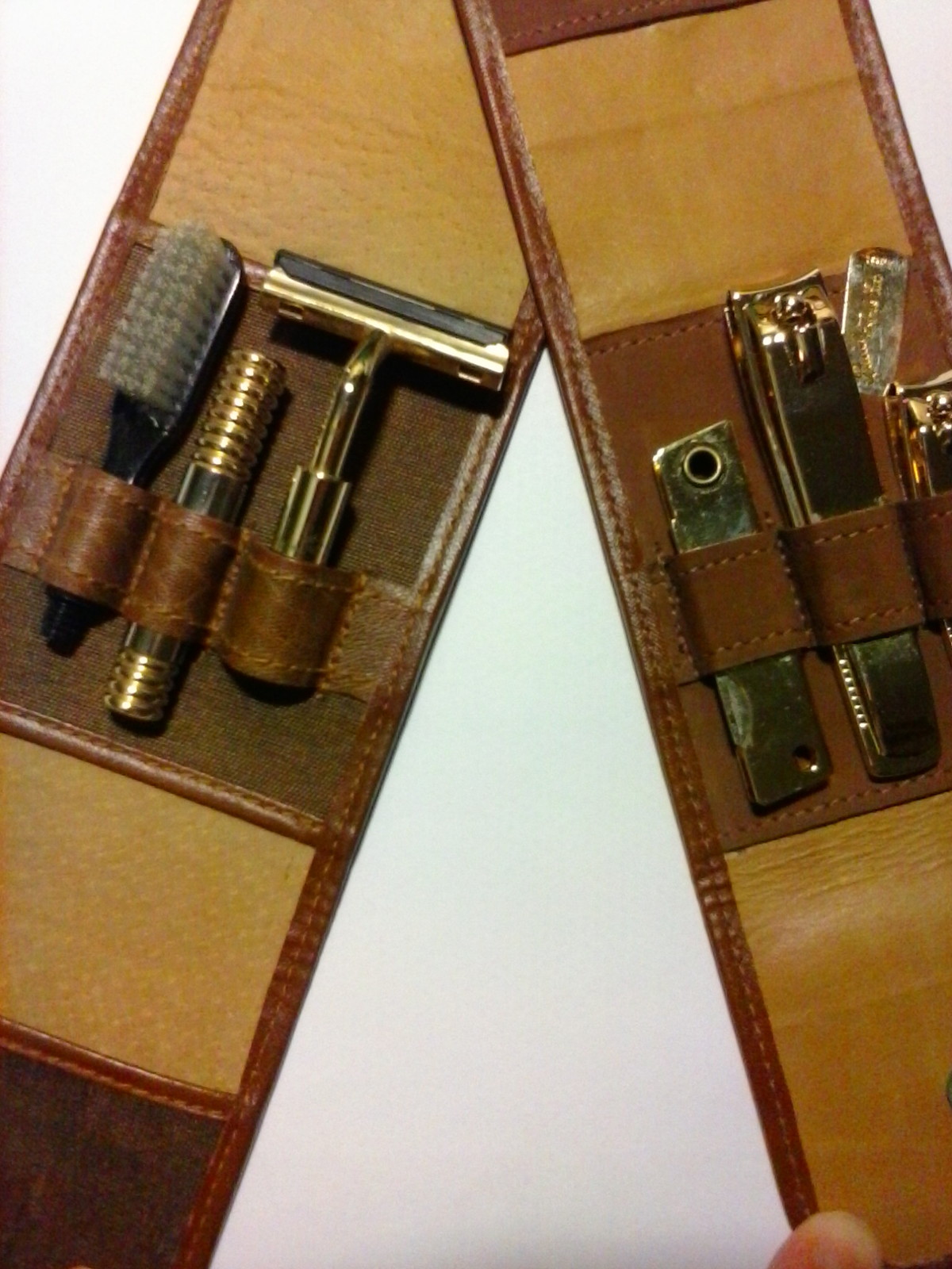 Kit Rasatura e Unghie Lusso in Pelle - Regalo Uomo Viaggio