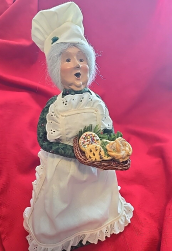 2002 Byers Choice Mrs. Claus Baking Cookies