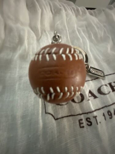 New COACH Brown Leather Baseball Ball Keychain Key ring With Dust Bag - 第 1/4 張圖片