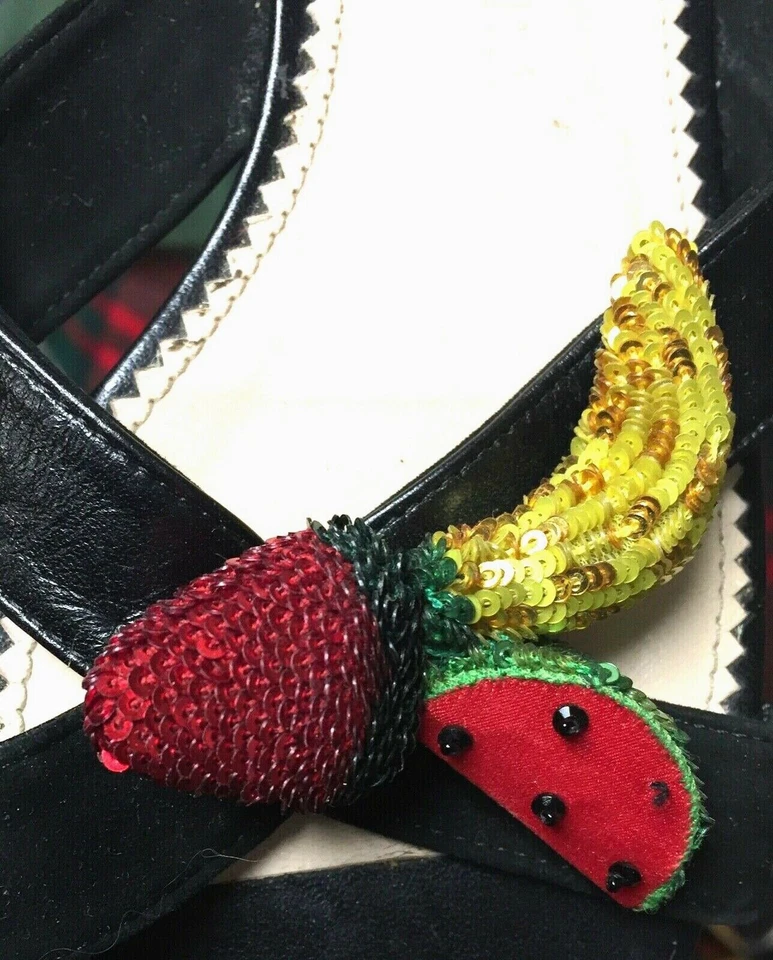 ALTUZARRA SANDALIAS PLANAS DE CUERO NEGRAS HECHAS EN ITALIA CON DECORACIÓN DE LENTEJUELAS DE FRUTAS 39 Foto 2 de 4