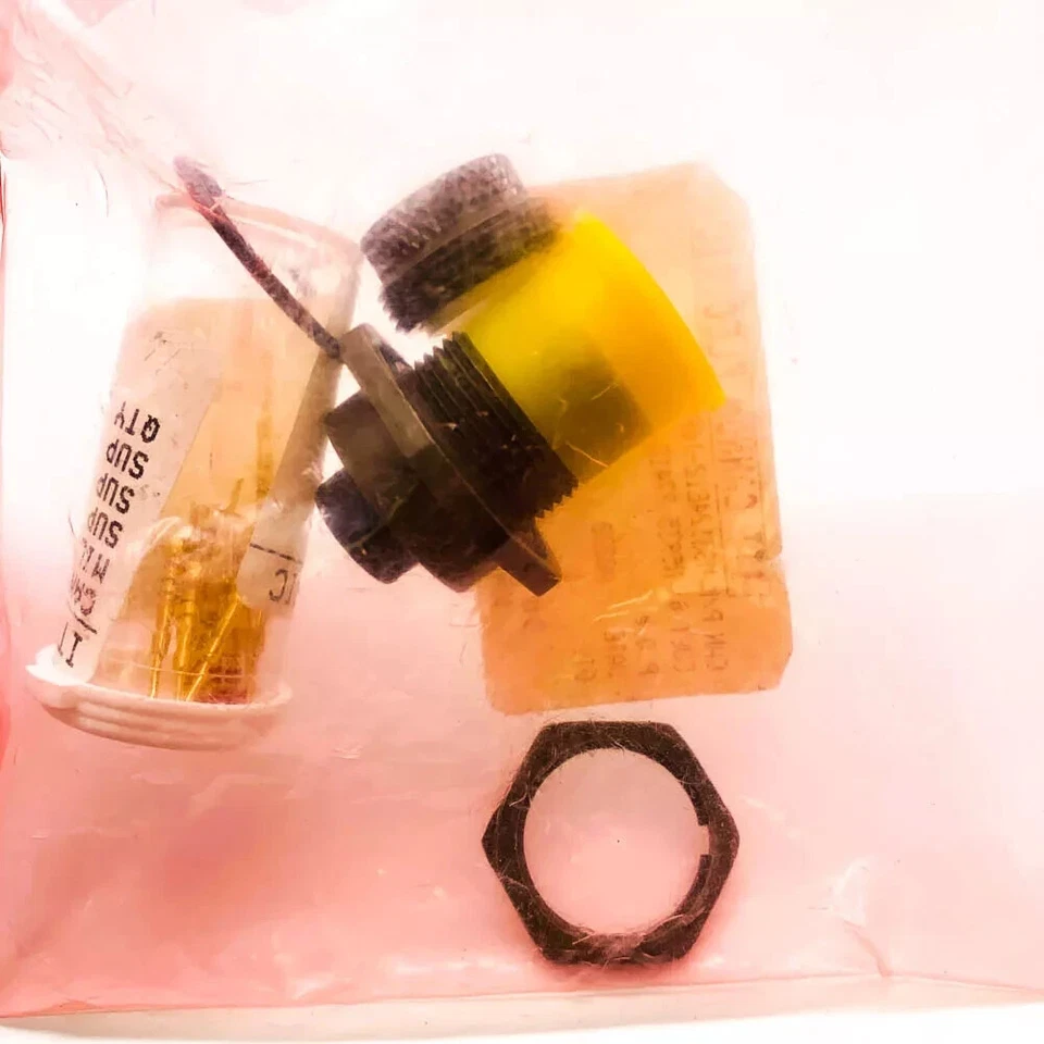 ITT Cannon MS3124E12-10PY Circular MIL Spec Connector with M39029/31-240 Contact - Image 3 of 4