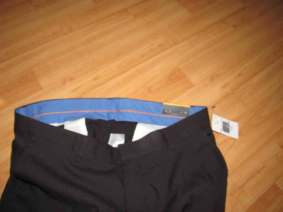 Nuevo con etiquetas Nuevo DOCKERS Niño Talla 18 Husky Negro Pantalones Frente Plano 33 X 30 Foto 4 de 4