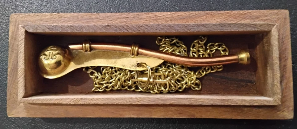 Sifflet de Marin (Bosco Timonier) dans Boîte Bois Couvercle Ancre Laiton (C9) - Photo 2/4