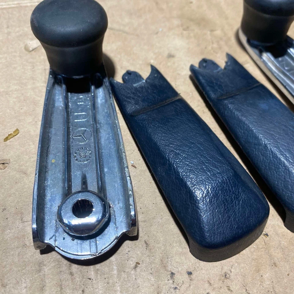 Juego de 2 manijas de manivela de ventana interior negras Mercedes-Benz W124 2017680136 Foto 2 de 4