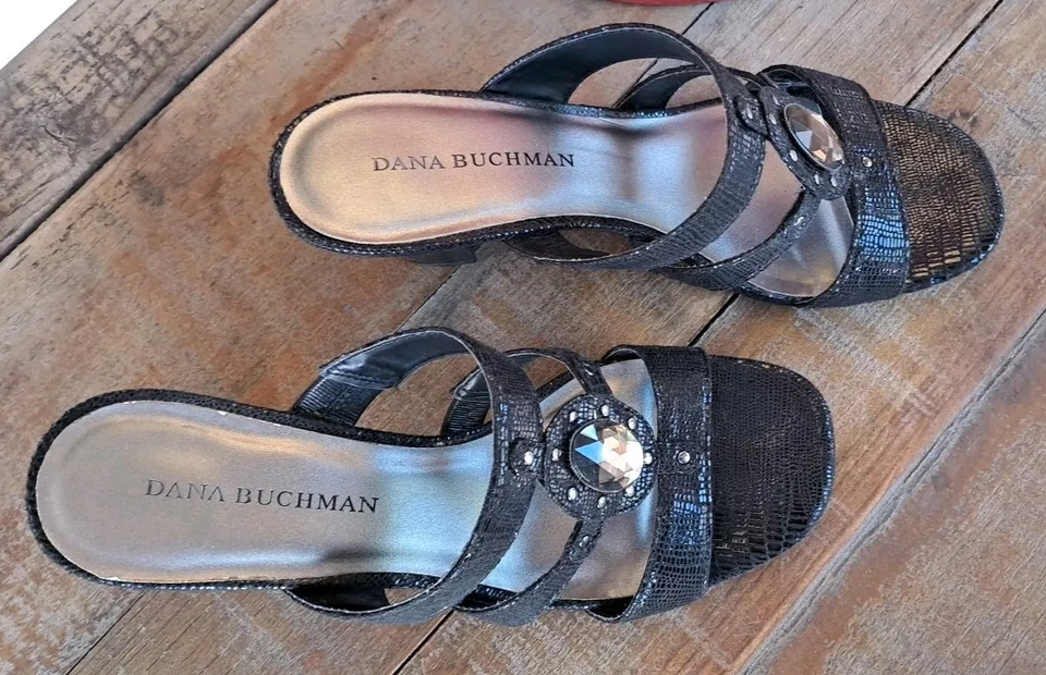 Sandalias Dana Buchman para mujer 7M piel de serpiente negras punta abierta tacones informales excepcionales Foto 3 de 4