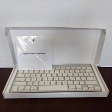 Apple A1314 Wireless Keyboard - Silver MC184LL/B With Instructions