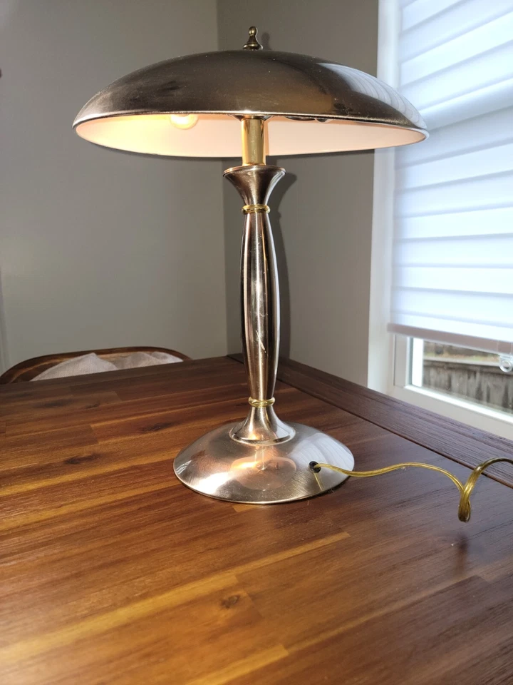 Lámpara de mesa de setas de acero inoxidable Foto 4 de 4