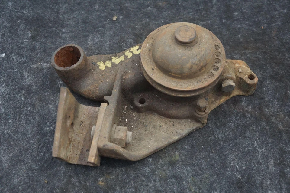 Bomba de agua de refrigerante del motor OEM 8EL-8505-B Lincoln Cosmopolitan 1949-1954 Foto 4 de 4