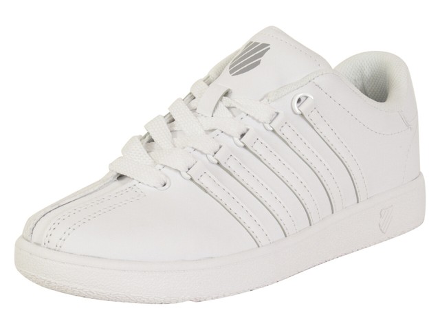 little white tennis shoes