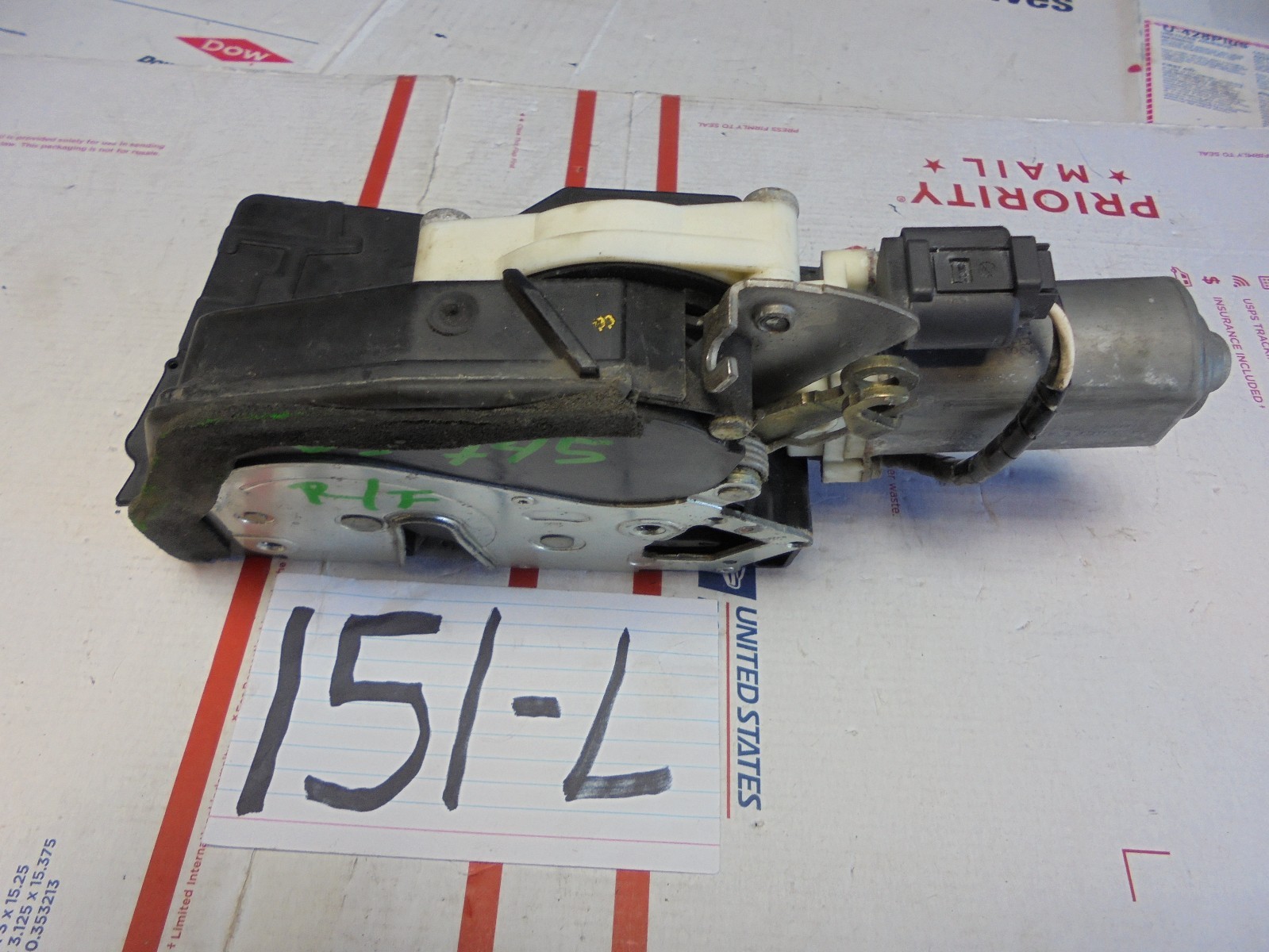 03 04 05 BMW 745 FRONT PASSENGER Side Door Latch Power Lock #151