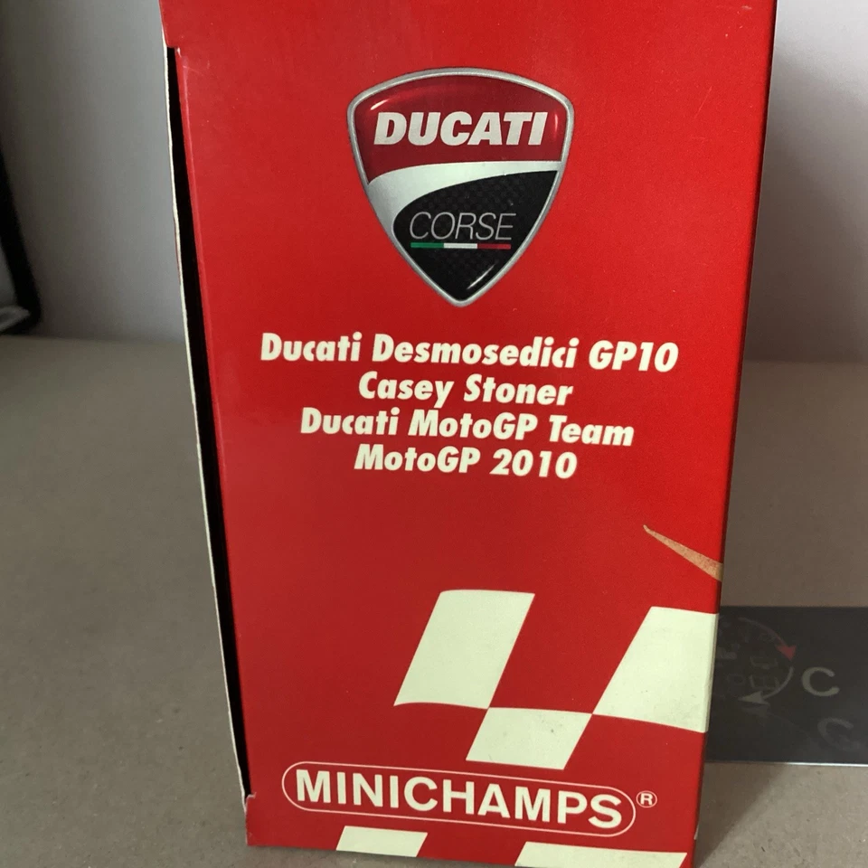 Minichamps 1/12 Collection Moto , Ducati Casey Stoner , MotoGP 2010 - Photo 2/4
