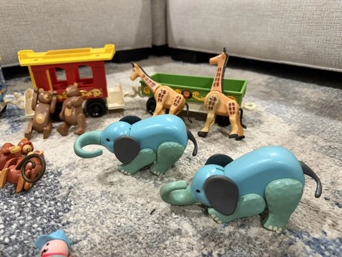 Vintage Fisher Price Little People Family Circus Train 991