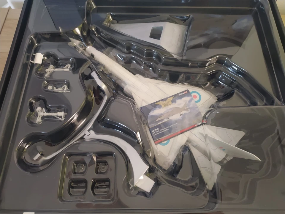 A Corgi die cast model limited edition 1:72 AA38602 BAC TSR-2, XR222 CORGI - Immagine 2 di 4