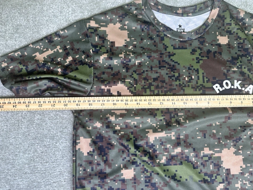 Camiseta Hombre Calce Ajustado Ejército de Corea Camuflaje con Brazo Bandera Coreana Foto 4 de 4