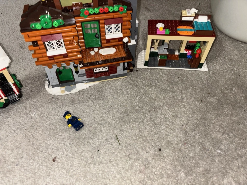 LEGO CREATOR EXPERT 10308 Winter Holiday Main Street Incomplete See Pictures - Image 2 of 4